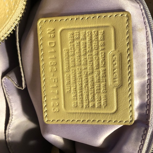 Patent leather perforated Coach bag - Picture 3 of 6